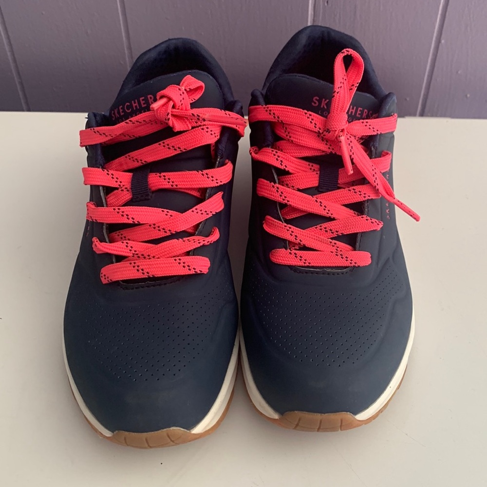 Sketchers sneakers